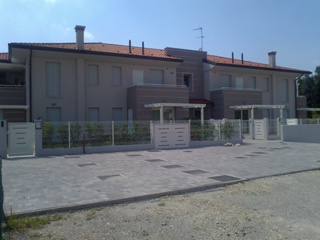Condominio Canizzano (TV) dopo Riv..a Cappotto + istallazioni di inserti acciaio